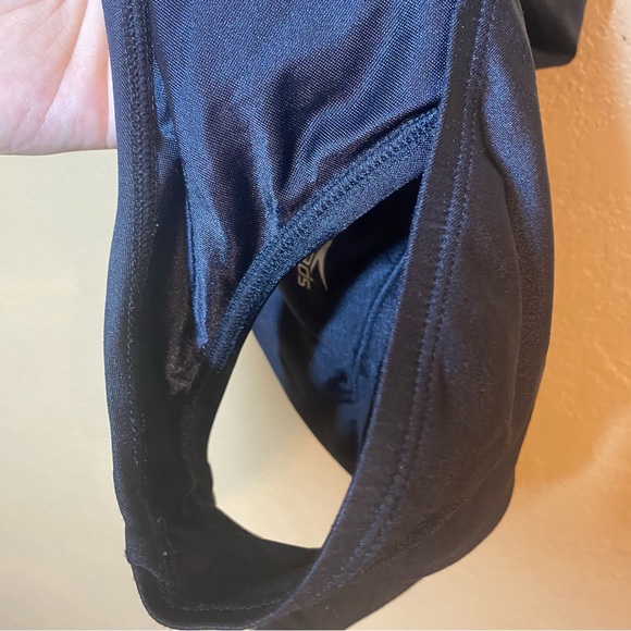 Speedo Women’s swimsuit Moderate Coverage One Piece Swimsuit Size 8 - Picture 3 of 5